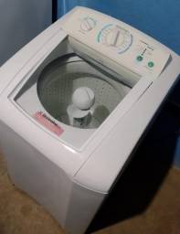 Título do anúncio: Vende-se Maquina de Lavar Roupas Electrolux Turbo economia 