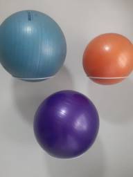 Título do anúncio: 3 suportes para bola com as bolas para Pilates