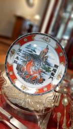 Título do anúncio: Antigo e bonito prato em porcelana oriental