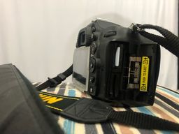 Título do anúncio: Nikon d7000 com lente 35yn carregador e bateria