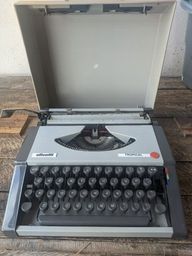 Título do anúncio: Máquina de escrever antiga 