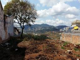 Título do anúncio: Terreno em declive para venda no bairro Jardim Paraíso, São Lourenço-MG.