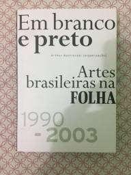 Título do anúncio: (Aceito cartão) Livro Em branco e preto - Artes brasileiras na Folha (1990 à 2003)
