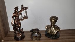 Título do anúncio: Kit Estatua Themis Deusa Justiça e Busto Deusa da Justiça Porta Clipes Escritorio Direito