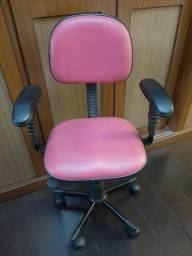 Título do anúncio: Cadeira de escritório rosa