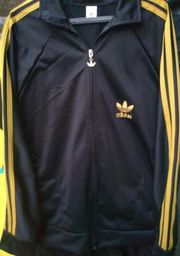 casaco adidas preto e dourado