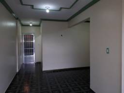 Título do anúncio: Alugo ótimo apartamento no Conjunto Ayapuá R$900,00.