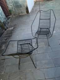 Título do anúncio: Kit 2 Cadeiras de ferro antiga pesada conservada 