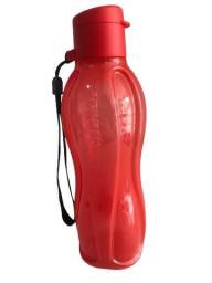 Título do anúncio: Garrafa Tupperware Eco tupper plus Vermelha *com glitter* 500 ml (com cordinha) 