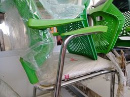 Título do anúncio: Cadeiras individuais Verde e Branca.
