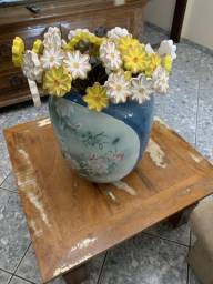 Título do anúncio: Vaso de porcelana com flores de madeira 