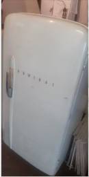 Título do anúncio: geladeira antiga para colecionador em perfeito funcionamento admiram 110v