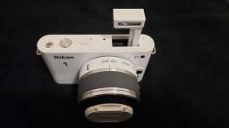 Título do anúncio: Camera nikon 1 j1 branca, carregador de bateria, case.