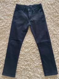 Título do anúncio: Calça jeans preta tamanho 12 e 14 Brim roupas menino