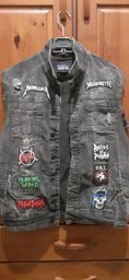 Título do anúncio: Colete Jeans preto customizado com patches de bandas de Thrash/Death Metal