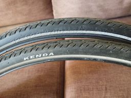 Título do anúncio: Par de pneus Kenda aro 700 x 32 semi novos para bicicleta urbana