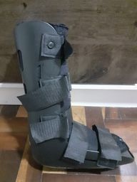 Título do anúncio: Vendo bota ortopédica Robofoot, pouquíssima usada, estado de nova. R$ 180,00