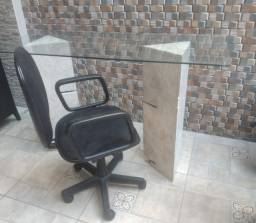 Título do anúncio: Mesa de vidro com granito e cadeira de escritório