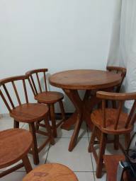 Título do anúncio: Conjunto estilo rústico: mesa, cadeiras e banquinho (Madeira maciça)