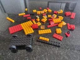 Título do anúncio: Peças compatíveis com Lego para montagem de um carrinho (aproximadamente 60 peças)