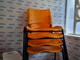 Título do anúncio: Cadeira iso Empilhavel fixa escritório laranja 
