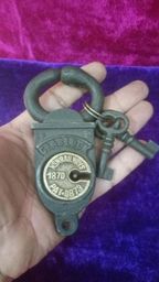 Título do anúncio: Cadeado com chave de 1870