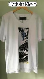 Título do anúncio: T-shirt CALVIN KLEIN Tam G original branca SALE 80,00