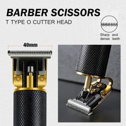 Título do anúncio: Máquina profissional de cortar cabelo e barba recarregável via USB sem fio