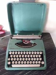 Título do anúncio: Máquina de escrever Olivetti lettera 82