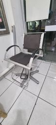 Título do anúncio: Cadeira poltrona hidráulica e cadeira manicure + mostruário esmalte