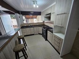 https://img.olx.com.br/thumbs256x256/35/353581153384369.jpg