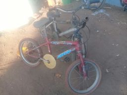 Título do anúncio: 02 bicicletas infantil para reforma preco negociavel 