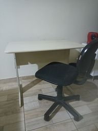 Título do anúncio: Cadeira e escrivaninha de escritório 