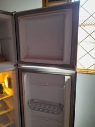 Título do anúncio: Vende-se geladeira cônsul frost free plotada no inox