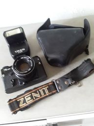 Título do anúncio: Maquina fotográfica Zenit antiga completa c/ Flash estojo e alça 