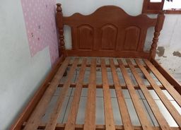 Título do anúncio: Vendo cama de madeira 