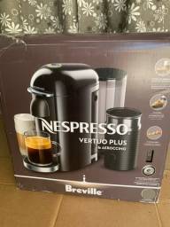 Título do anúncio: Nespresso VertuoPlus DELUXE Bundle COM AEROCCINO por Breville, Titan 120V