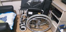 Título do anúncio: Cadeira de rodas nova sem uso