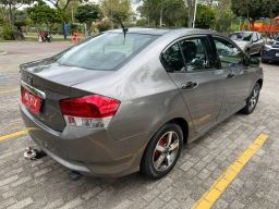https://img.olx.com.br/thumbs256x256/40/401623558058007.jpg