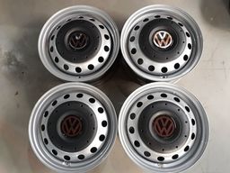Título do anúncio: Jogo de rodas 14 VW 4x100 excelentes com calotas Amarok e válvulas de ar novas
