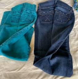 Título do anúncio: 2 pares de Calças 1 verde jeans ambas e 1 azul escuro novas n44 super lindas.