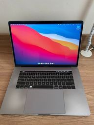 Título do anúncio: Macbook Pro 15 polegadas com Touchbar