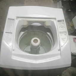 Título do anúncio: Maquina de lavar 7kg funcionando defeito saida da agua 