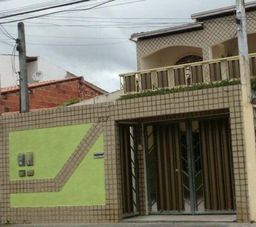 Alugo casa