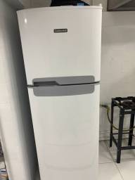 Título do anúncio: Geladeira/Refrigerador Continental TC41 Branca 370L Frost Free - 220v