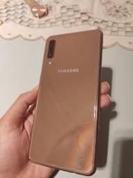 Título do anúncio: Smartphone Samsung Galaxy A7 - Semi novo