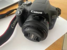 Título do anúncio: Kit Canon EOS 2000D+Flash+50mm+ cartao, etc Semi-novo