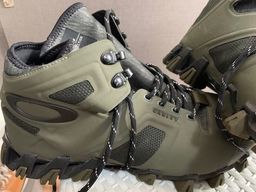 tenis cano alto oakley delleker