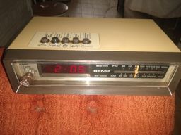 Título do anúncio: Rádio relógio antigo Semp Toshiba 