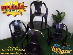 Título do anúncio: Conjunto de Mesa com 4 Cadeiras de Plástico com Braço Tambaba (preto ou branco) Plastex
